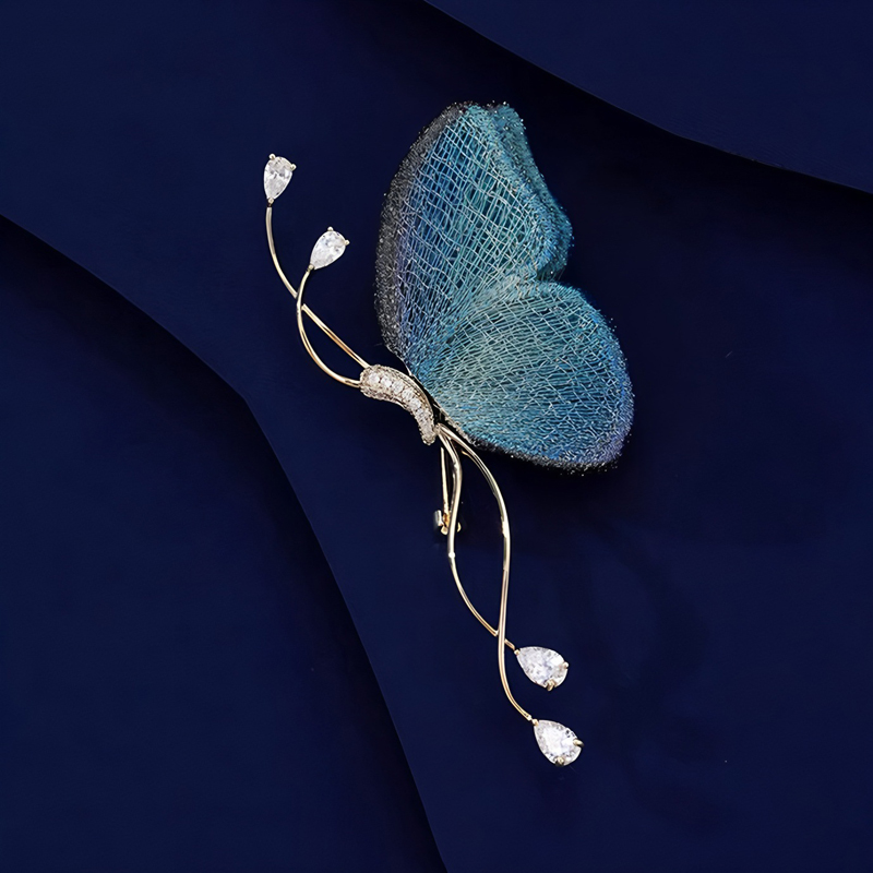 Embroidery Initials Designs - Broche papillon initiale bleue haut de