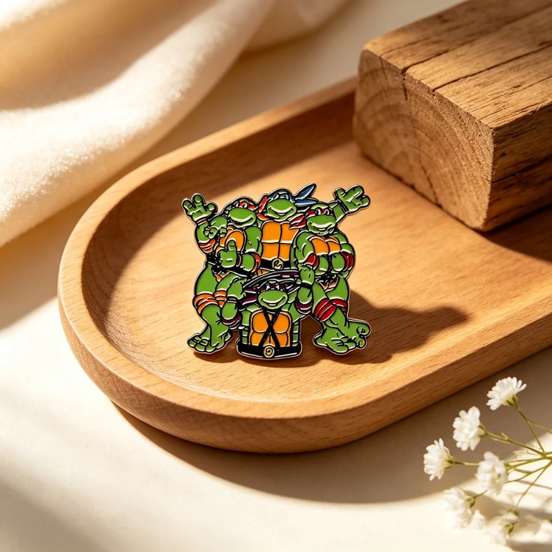 Embroidery Fish - Broche en émail métallique des Tortues
