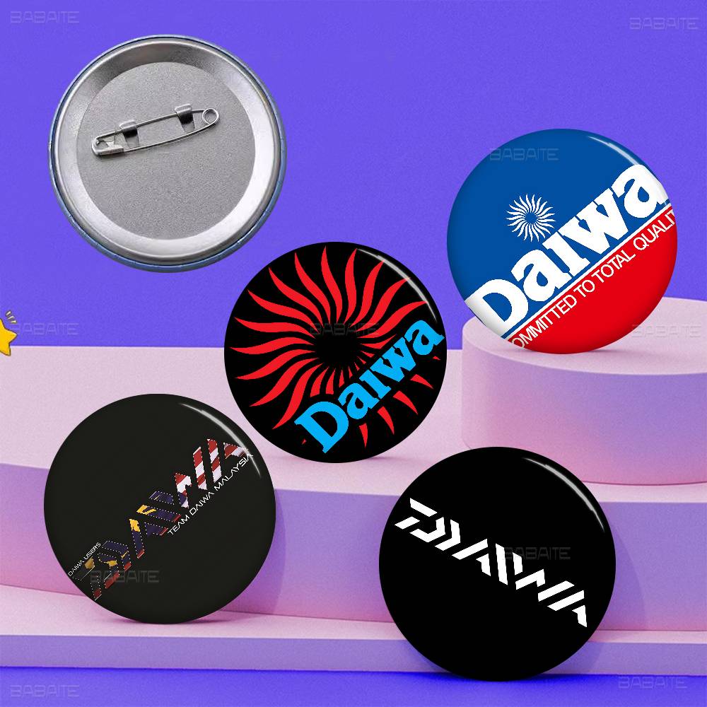 Embroidery Fish - Badge en étain fait main D-Daiwa