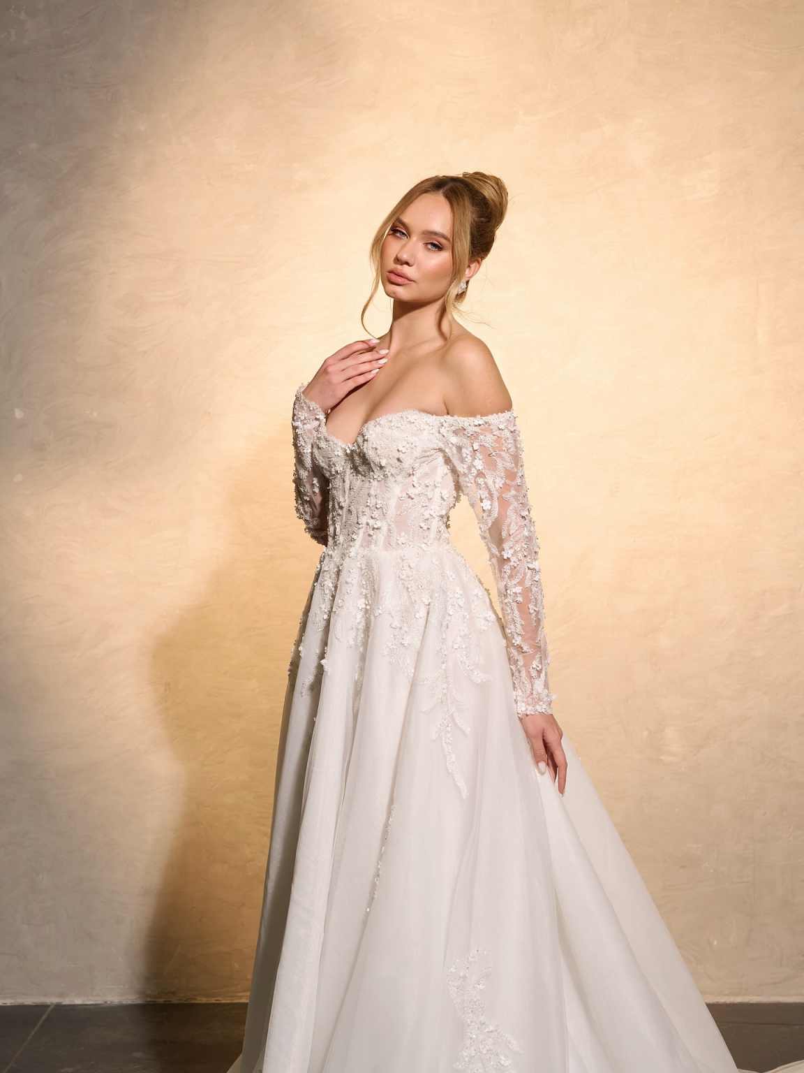 Robe de mariée élégante en den - Embroidery Online Design avis et prix