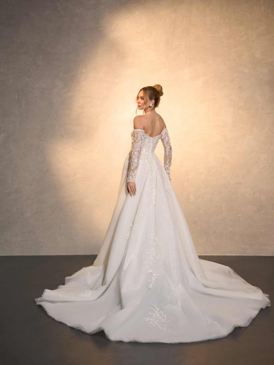 Robe de mariée élégante en den - Embroidery Online Design avis et prix