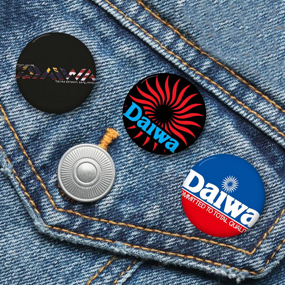 Badge en étain fait main D-Dai - Embroidery Fish avis et prix