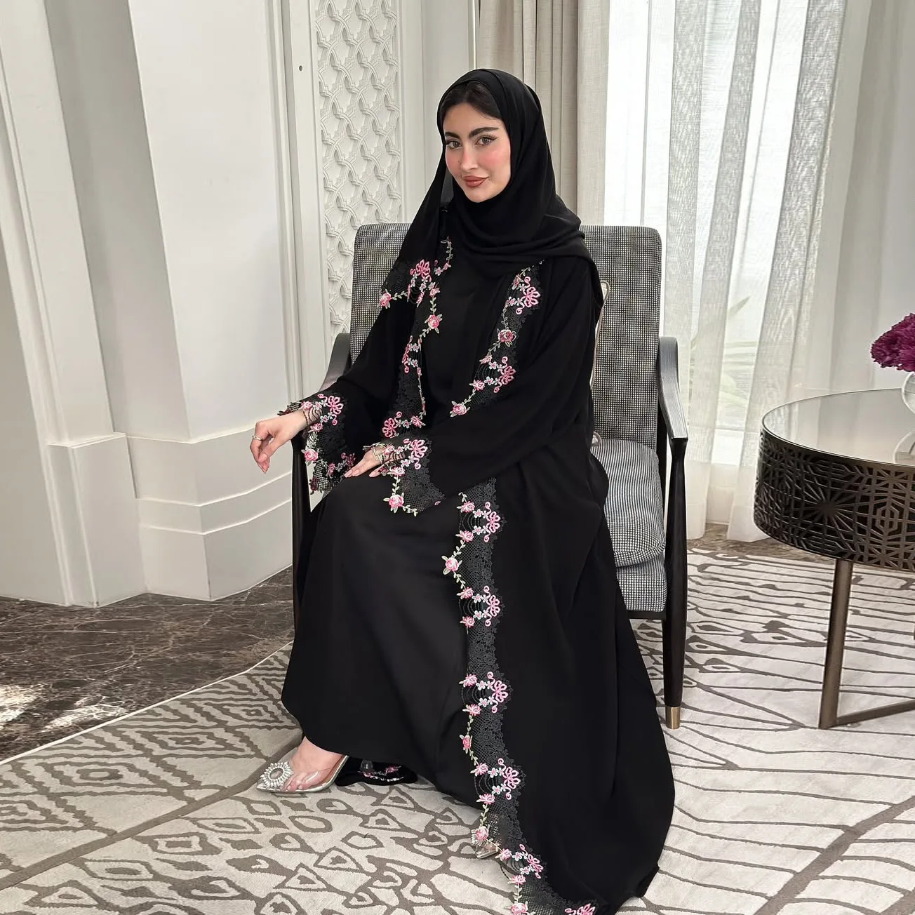 Kimono brodé noir, Jalabiya, A - Embroidery Kebaya avis et prix