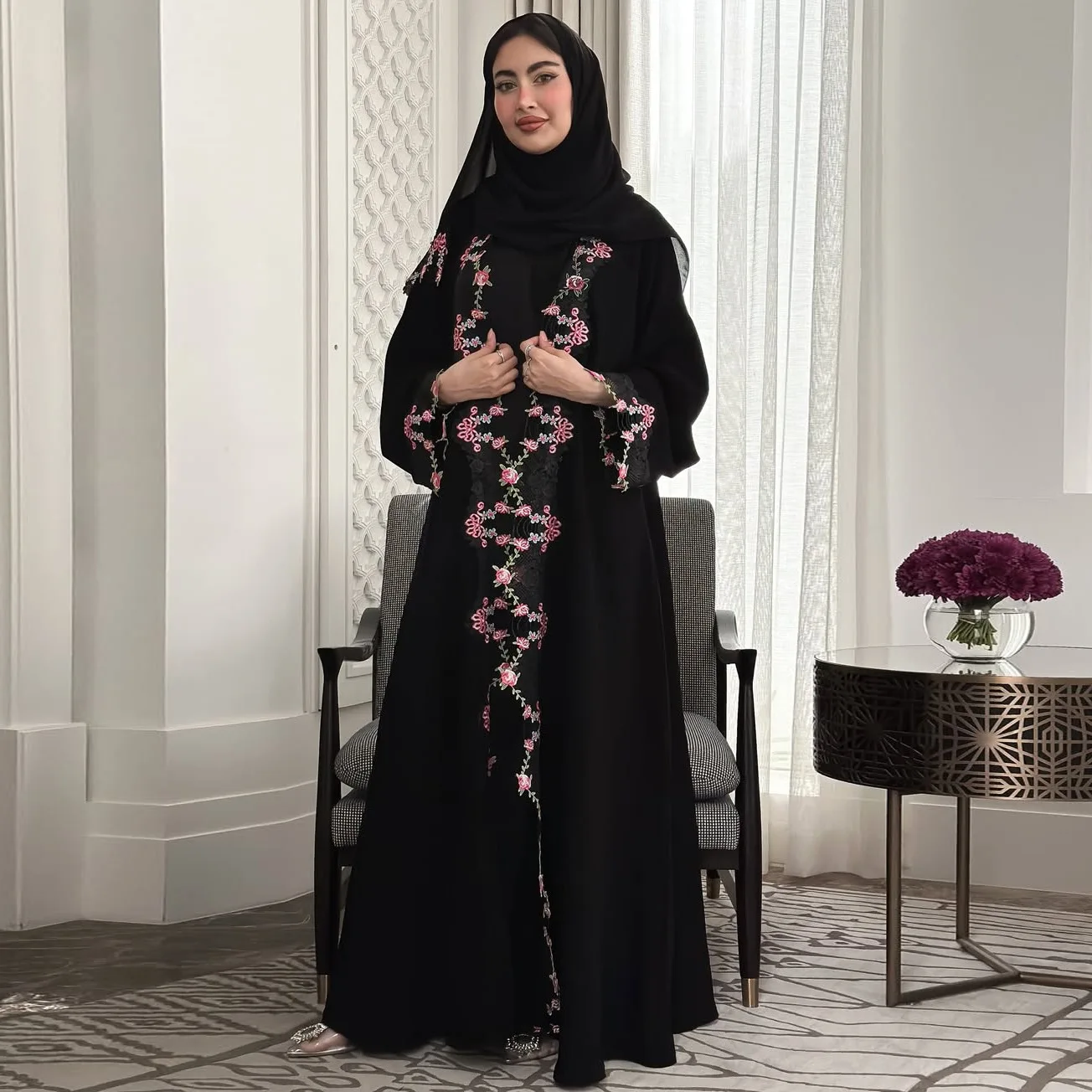 Kimono brodé noir, Jalabiya, A - Embroidery Kebaya avis et prix
